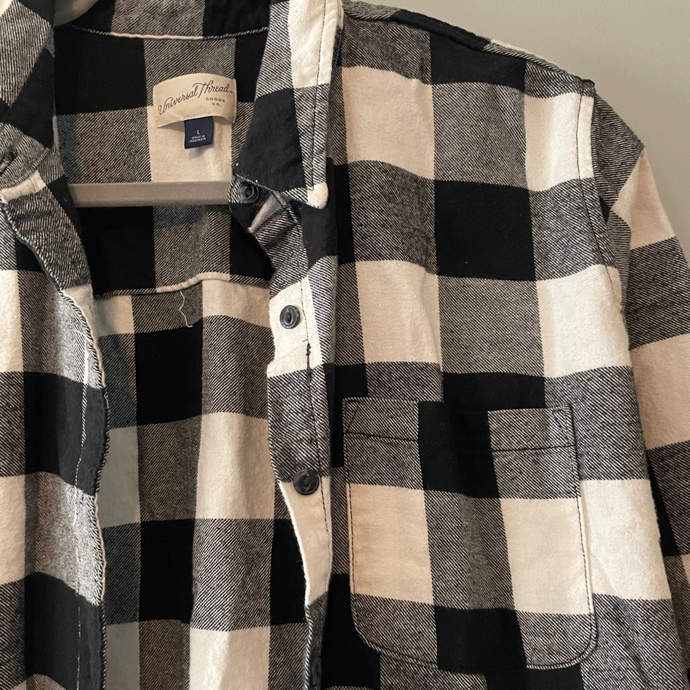 Universal Thread Monochrome Checkered Flannel Shi… - image 3